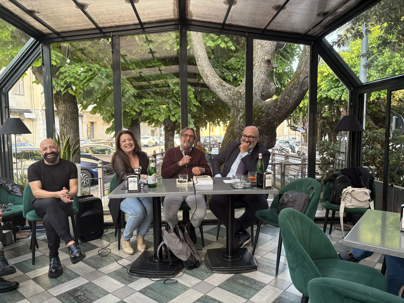 Il dialetto è una cosa seria: Enzo Colacino incanta il Garden e difende l'identità catanzarese