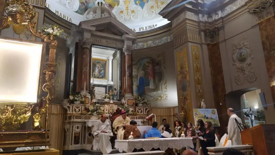 images Le scuole di Gimigliano ricordano con mons. Maniago il ritorno del Quadro della Madonna di Porto