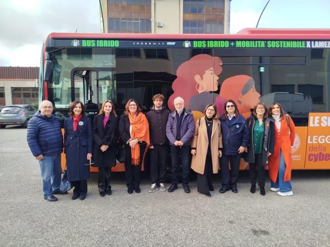 images A Lamezia la campagna informativa contro la violenza sulle donne approda sul trasporto pubblico urbano