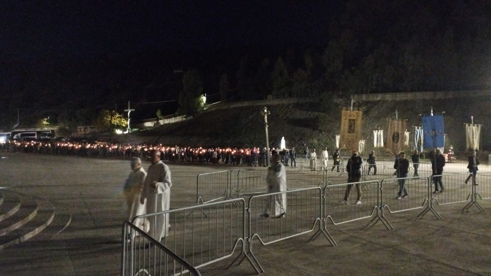 images A Placanica centinaia di pellegrini riuniti in preghiera e fiaccolata al Santuario dello Scoglio