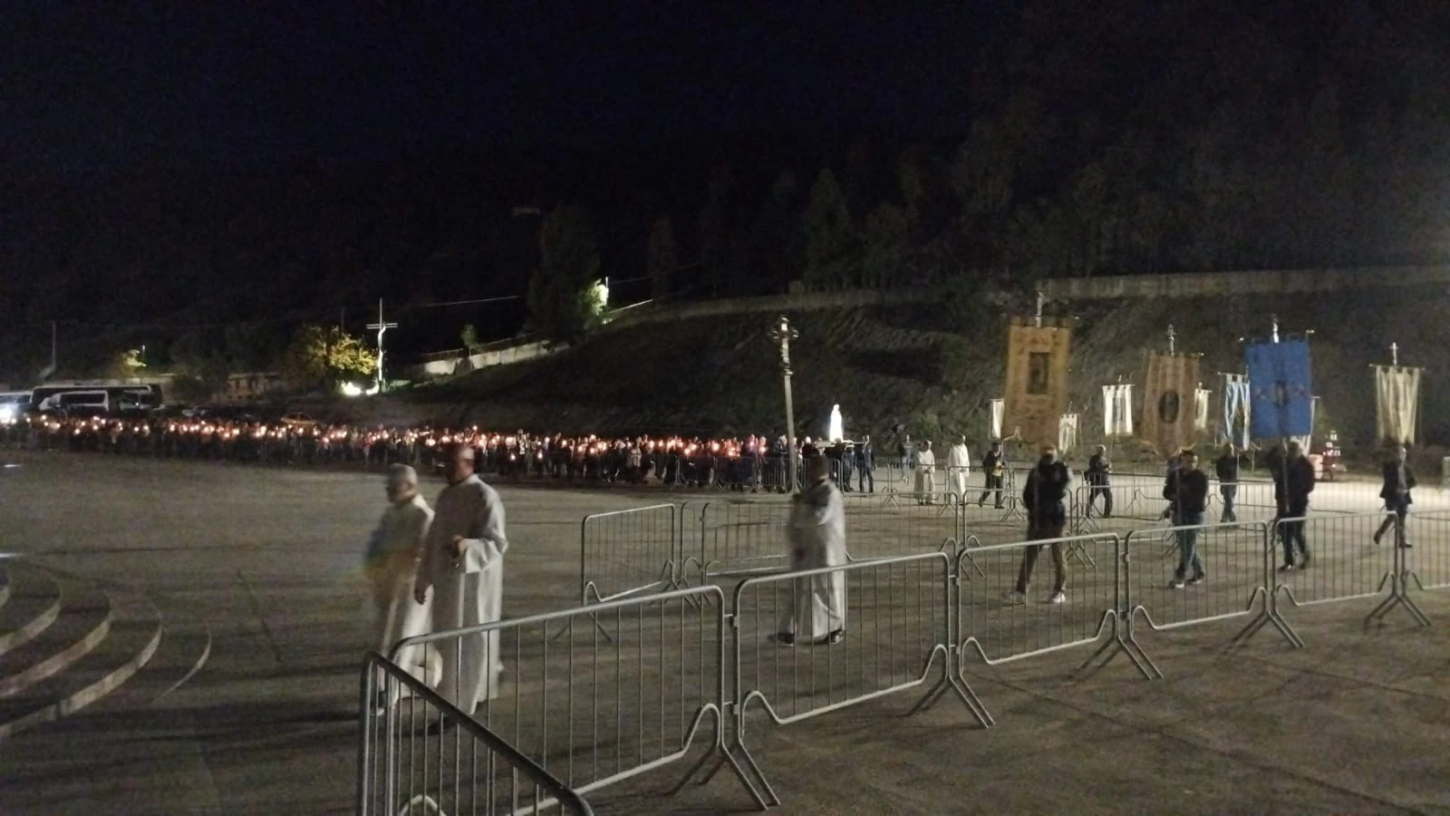 A Placanica centinaia di pellegrini riuniti in preghiera e fiaccolata al Santuario dello Scoglio