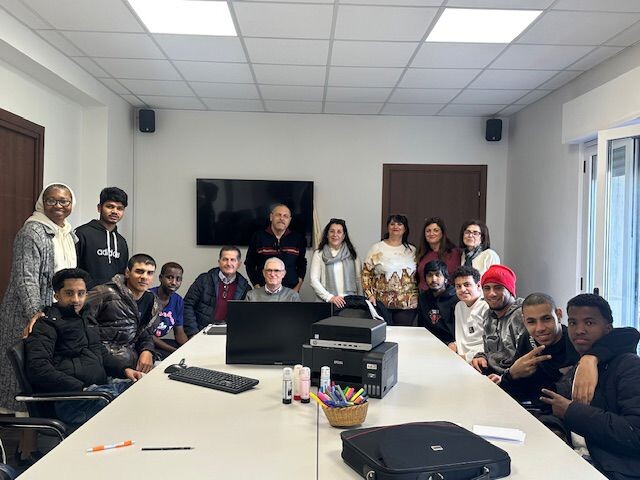 Un computer per studiare: il dono di Natale per i ragazzi ospiti della Casa San Martino di Settingiano images Un computer per studiare: il dono di Natale per i ragazzi ospiti della Casa San Martino di Settingiano