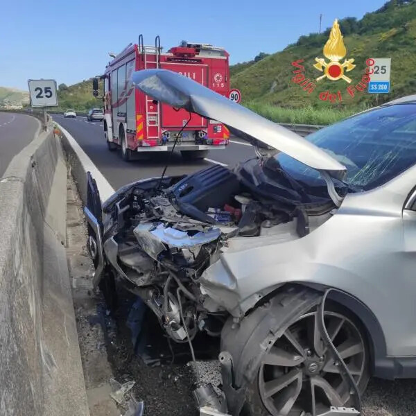 images Doppio incidente sulla Ss 280 tra Catanzaro e Settingiano: 8 feriti, tra cui un bimbo