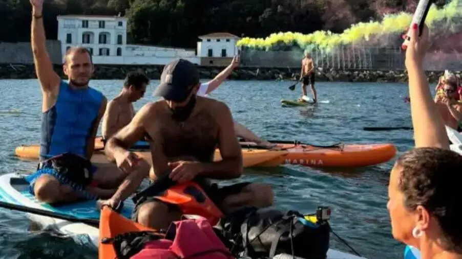 Funerale hawaiano per ricordare Cristina Frazzica, la giovane originaria della Calabria morta in kayak a Napoli images Funerale hawaiano per ricordare Cristina Frazzica, la giovane originaria della Calabria morta in kayak a Napoli