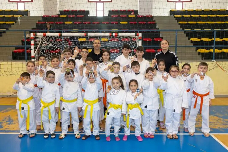 images I risultati di ASD Ishin Denshin Karate-Do San Pietro Apostolo nel torneo interregionale di Polistena
