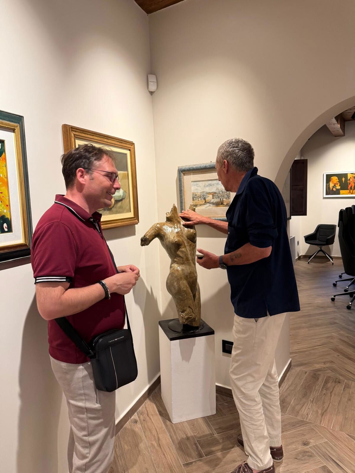 images Torna in patria il lavoro in argilla "Torso di donna" di Luigi Verrino&nbsp;