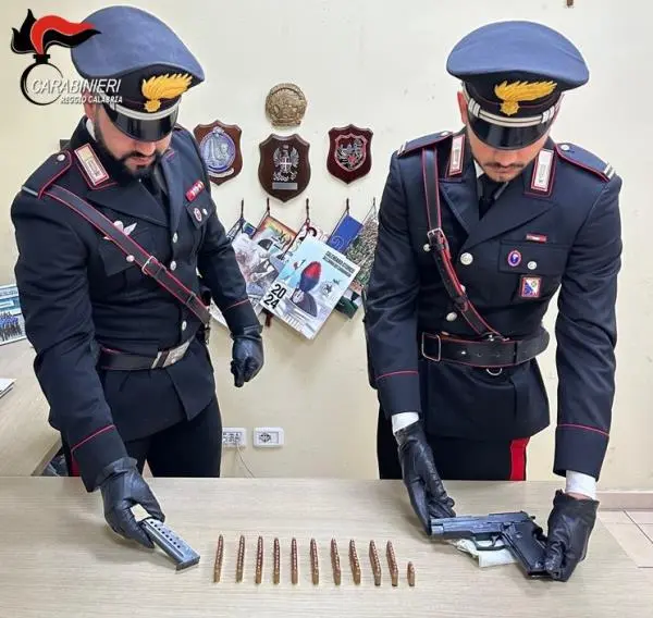 images Gioia Tauro, anziana trovata con un’arma clandestina: arrestata