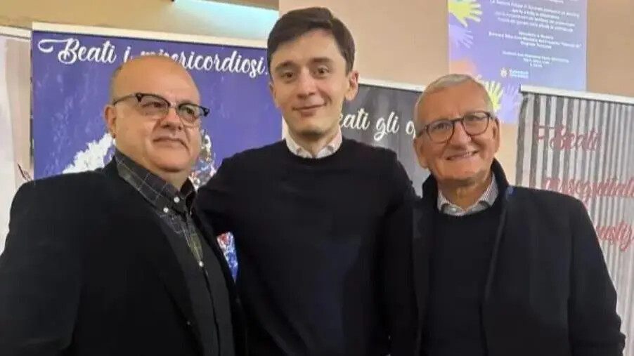 Soverato, Bernard Dika sprona i giovani al coraggio e alla speranza images Soverato, Bernard Dika sprona i giovani al coraggio e alla speranza