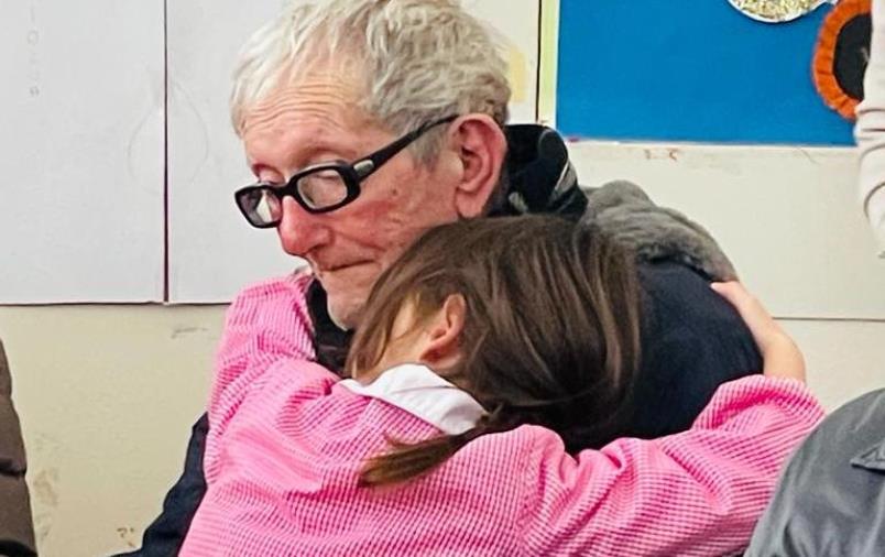 images Catanzaro, i piccoli alunni incontrano gli anziani affetti da demenza dell’associazione Ra.Gi