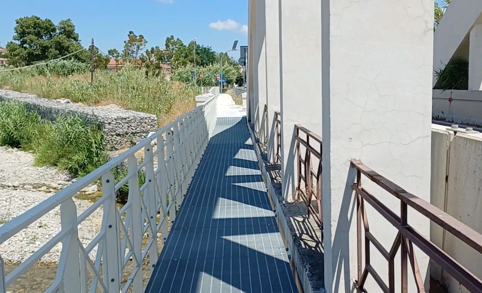 Badolato, completata la nuova passerella pedonale sul Ponte Vodà