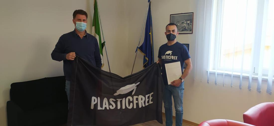 Cropani. Avviato il protocollo tra l'associazione "Plastic free" ed il Comune  images Cropani. Avviato il protocollo tra l'associazione "Plastic free" ed il Comune