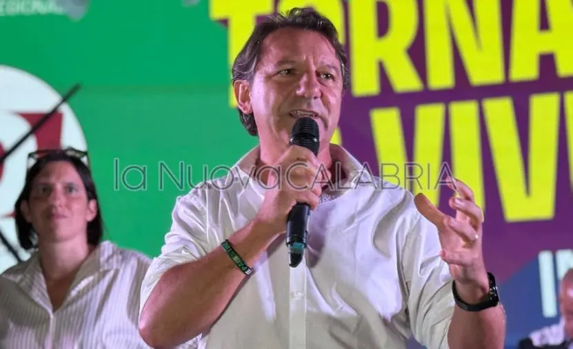 La Calabria cede 14,8 milioni di coesione per gli armamenti, Tridico: "Errore che pagheranno i territori più fragili"