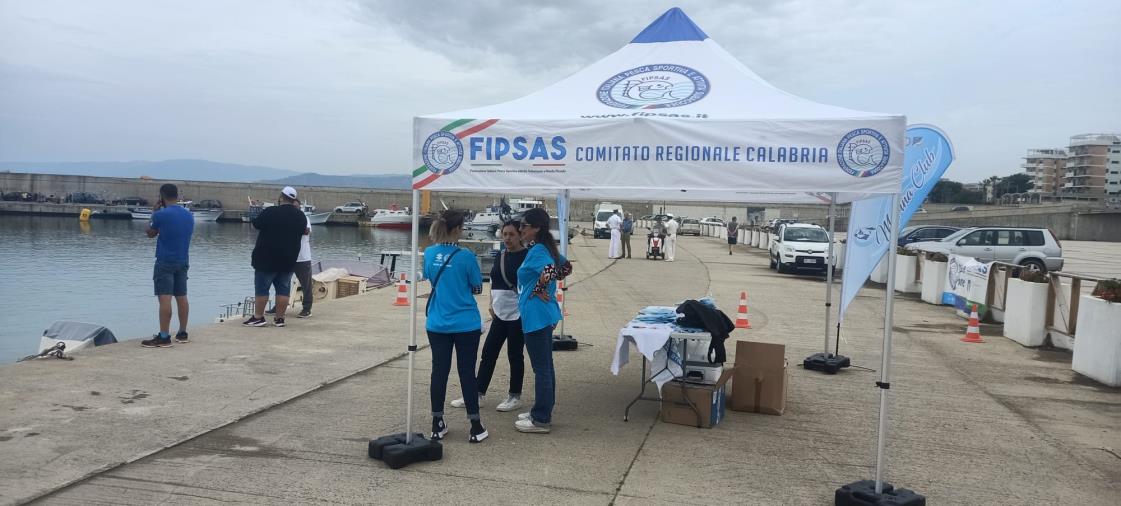 images Al Porto di Catanzaro si pulisce il fondale nella Giornata Mondiale dell'Ambiente