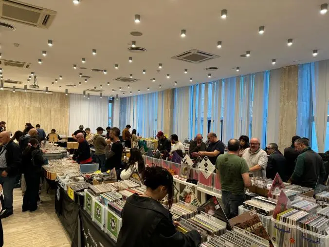 images Si rinnova l’appuntamento per gli amanti della musica con il Catanzaro Vinyl Market