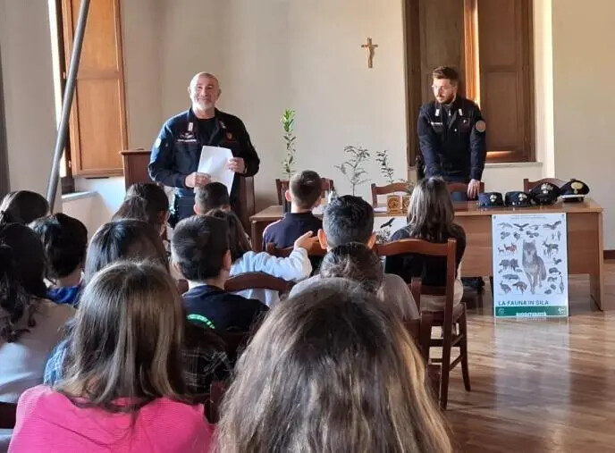 images Educazione ambientale nelle scuole di Catanzaro con l'Arma dei Carabinieri