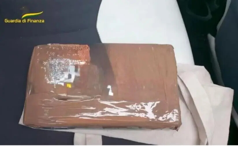 images Cosenza, in auto con oltre un chilo di cocaina: arrestato