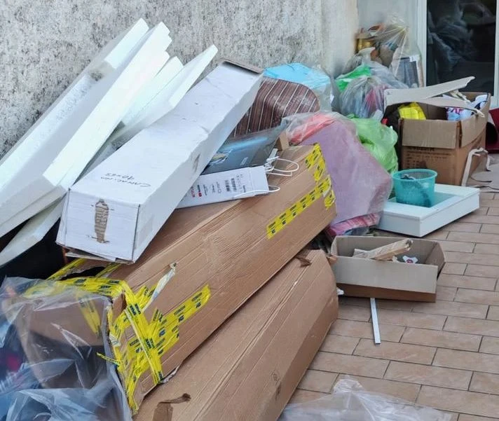 Montauro, giovani restituiscono dignità alla casa canonica: ripuliti i locali dell’ex asilo