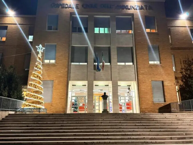images Cosenza, le luminarie di Natale arrivano in ospedale