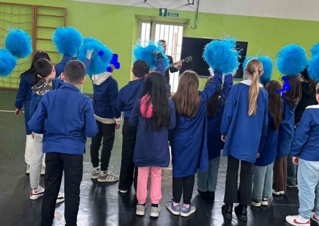 images Note di blu al “Vivaldi” di Catanzaro: il canto degli studenti per una scuola senza barriere