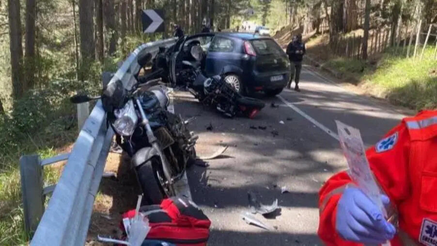 Scontro tra 3 moto e un veicolo sulla Statale 108 Bis “Silana di Cariati”: morto un giovane di Settingiano images Scontro tra 3 moto e un veicolo sulla Statale 108 Bis “Silana di Cariati”: morto un giovane di Settingiano
