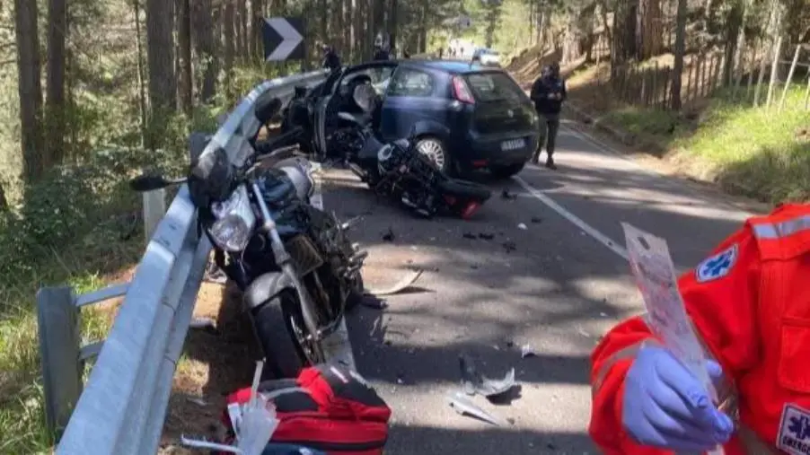 Scontro tra 3 moto e un veicolo sulla Statale 108 Bis “Silana di Cariati”: morto un giovane di Settingiano images Scontro tra 3 moto e un veicolo sulla Statale 108 Bis “Silana di Cariati”: morto un giovane di Settingiano