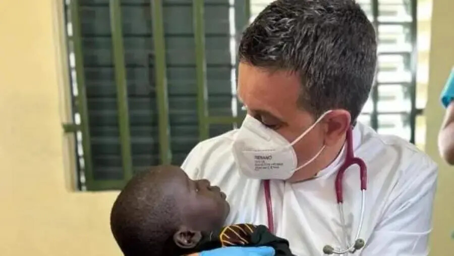 images Il sindaco di Simeri Crichi, Zicchinella, torna in Africa in missione umanitaria