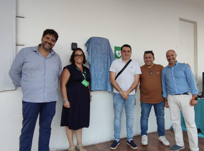 Installato un Defibrillatore presso il Villaggio Eucaliptus di Simeri Mare images Installato un Defibrillatore presso il Villaggio Eucaliptus di Simeri Mare