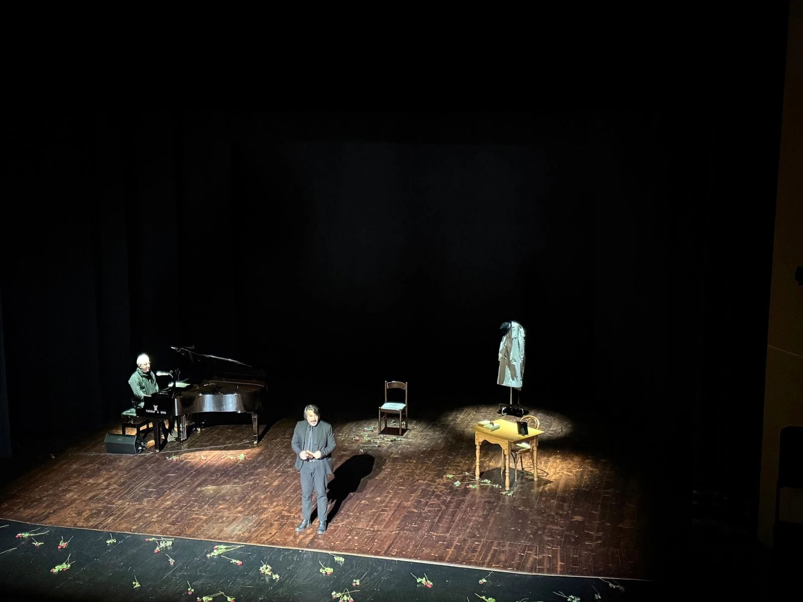 Al Teatro Comunale “Viso di Primavera”: Pavese e Ciampi in scena tra musica e parole