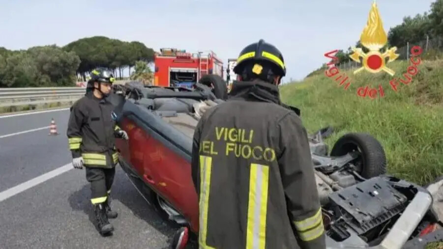 Falerna, incidente sulla A2: ferita lievemente la conducente dell'auto images Falerna, incidente sulla A2: ferita lievemente la conducente dell'auto