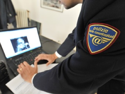 Reggio Calabria, realizzava atti persecutori nei confronti di giovani donne su internet: arrestato