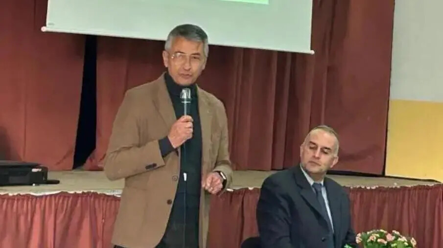 “Ovunque Qualcuno" di Vitaliano Fulciniti presentato il libro all'Istituto Comprensivo Catanzaro Nord Est Manzoni images “Ovunque Qualcuno" di Vitaliano Fulciniti presentato il libro all'Istituto Comprensivo Catanzaro Nord Est Manzoni