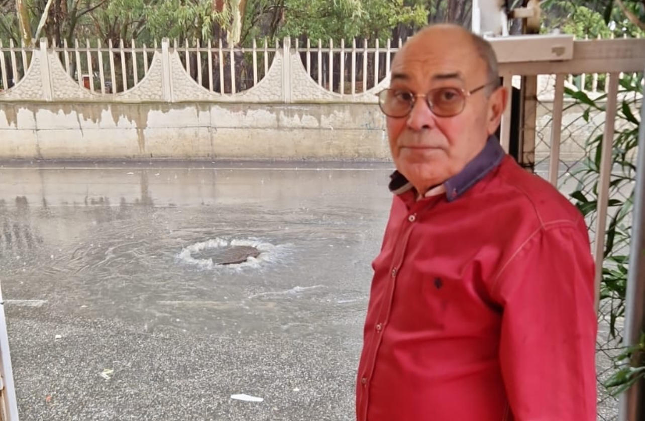 Catanzaro, acqua di fogna davanti al ristorante Stella Maris: “Problema ignorato da 23 anni”