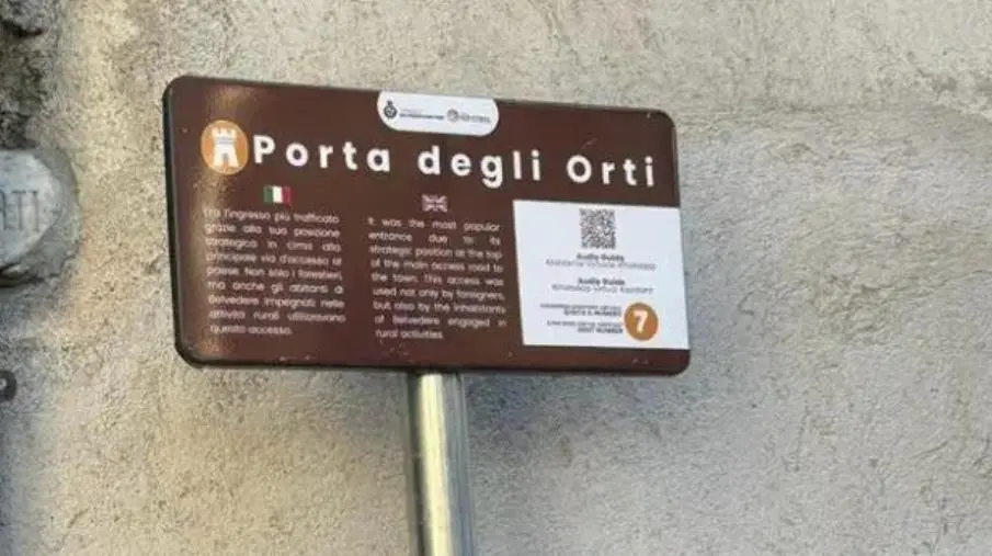 images Parte a Belvedere Marittimo l'installazione della nuova segnaletica turistica interattiva 