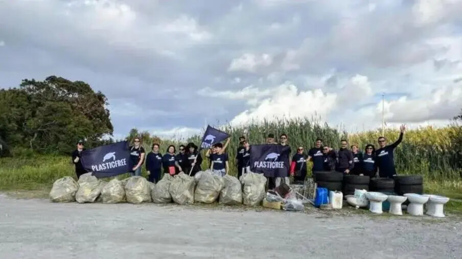 images Earth Day 2025, rimossi quasi 7mila chili di rifiuti dai volontari Plastic Free