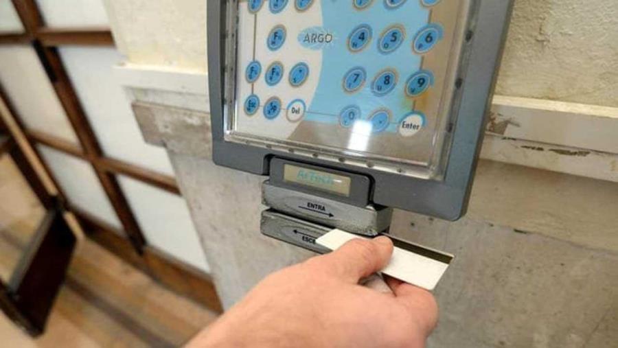 Calabria verde. I Carabinieri smantellano un gruppo di furbetti del cartellino in provincia di Cosenza: 14 indagati images Calabria verde. I Carabinieri smantellano un gruppo di furbetti del cartellino in provincia di Cosenza: 14 indagati