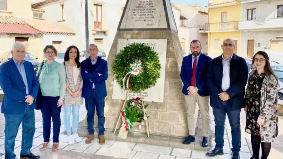 Il Circolo di FdI di Isola Capo Rizzuto al sindaco: "E' tempo di assunzione di responsabilità" images Il Circolo di FdI di Isola Capo Rizzuto al sindaco: "E' tempo di assunzione di responsabilità"