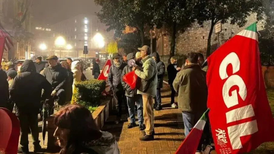 Catanzaro scende ancora in piazza per gridare il suo "basta" a tutti i conflitti mondiali images Catanzaro scende ancora in piazza per gridare il suo "basta" a tutti i conflitti mondiali