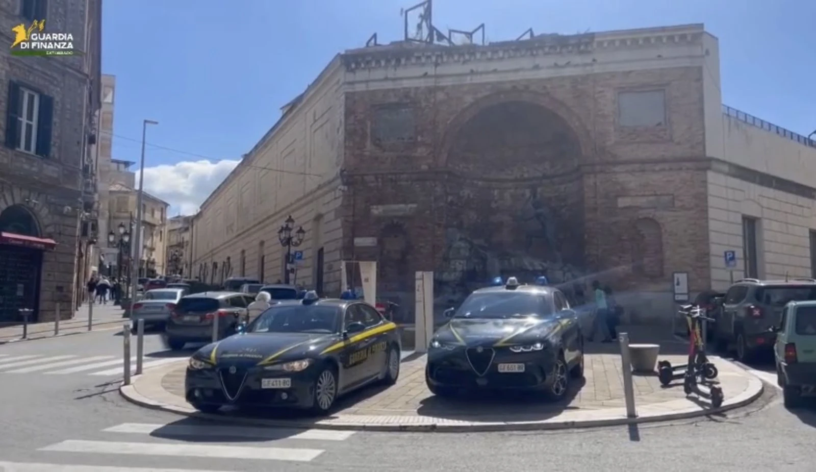 Truffa sui bonus edilizi a Catanzaro: sequestrati 3,2 milioni di crediti fittizi e una Maserati