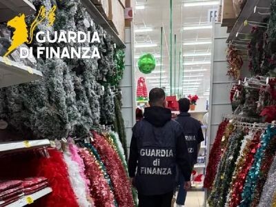 images Crotone, Natale sicuro: ritirati dal commercio migliaia di articoli natalizi potenzialmente nocivi