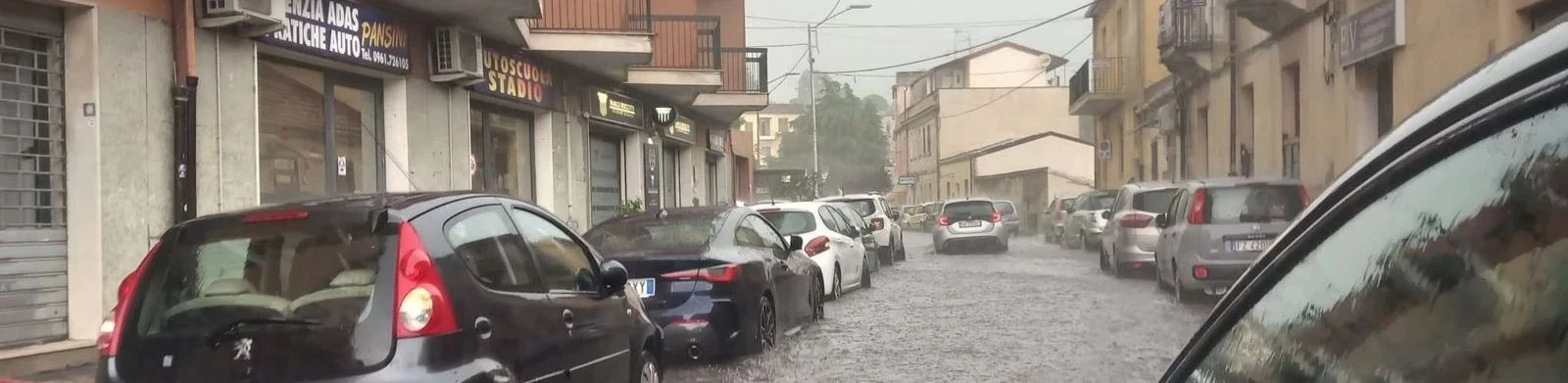 Temporale su Catanzaro, strade allagate e disagi per gli automobilisti   