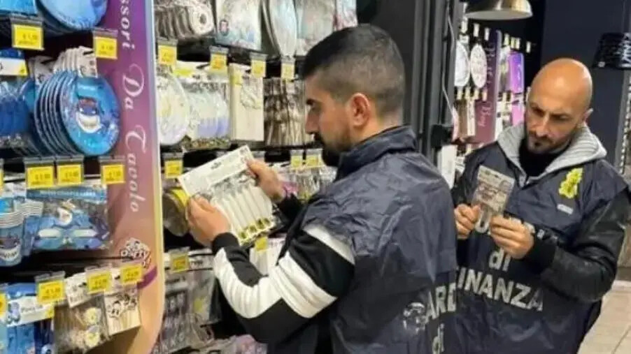 images Carnevale, sequestrati a Crotone oltre 300 mila prodotti non sicuri