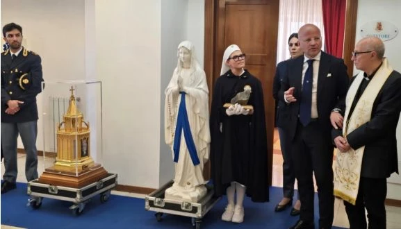 Crotone, la Polizia riceve le reliquie di Santa Bernadette