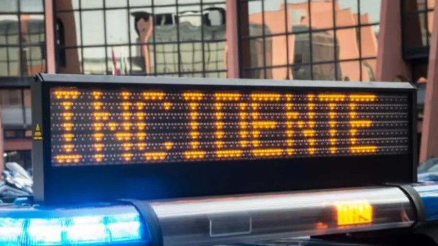 Catanzaro, tamponamento nella galleria del Sansinato: tre mezzi coinvolti images Catanzaro, tamponamento nella galleria del Sansinato: tre mezzi coinvolti