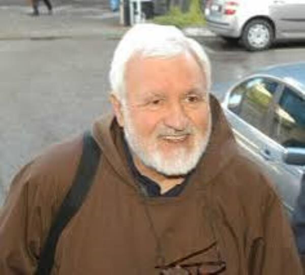 images Cosenza, si è spento Padre Fedele: addio al sacerdote ultras 