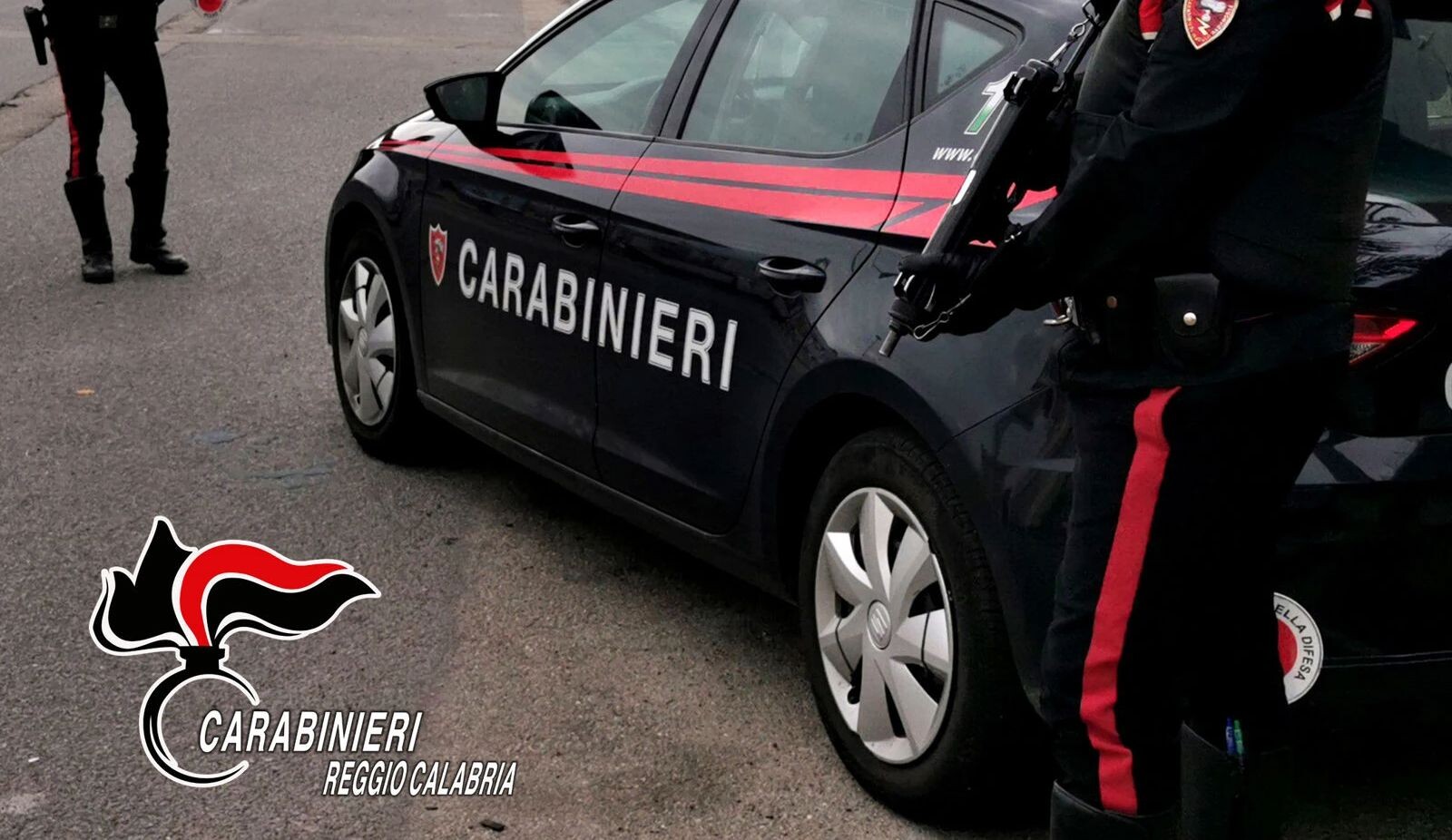 images Reggio, in atteggiamento sospetto nell’androne di un palazzo: arrestato per droga