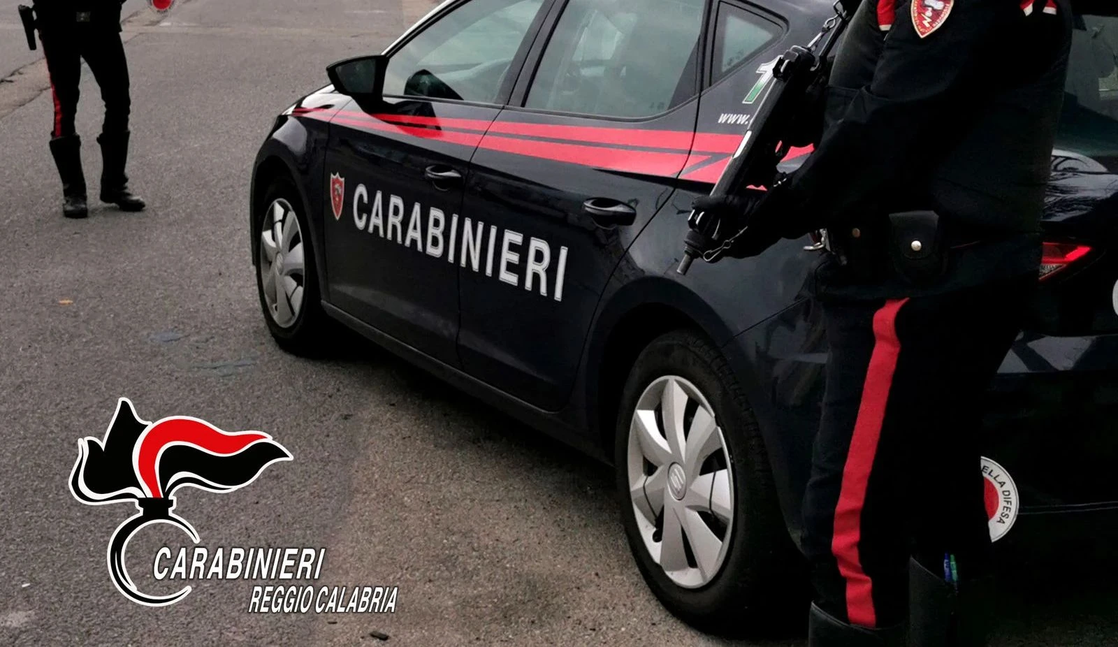 Reggio, in atteggiamento sospetto nell’androne di un palazzo: arrestato per droga