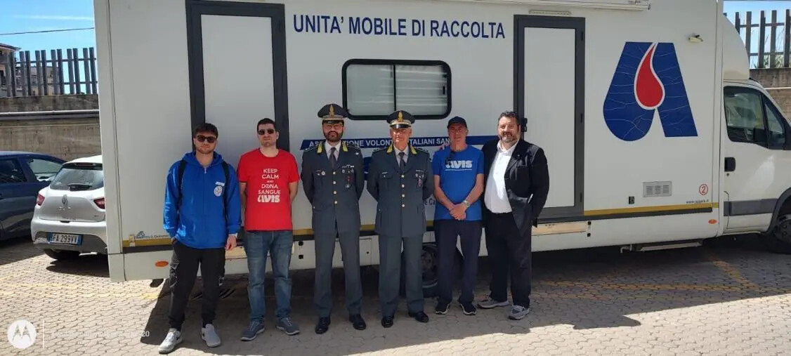 images La Guardia di Finanza di Crotone dona il sangue per i più bisognosi 
