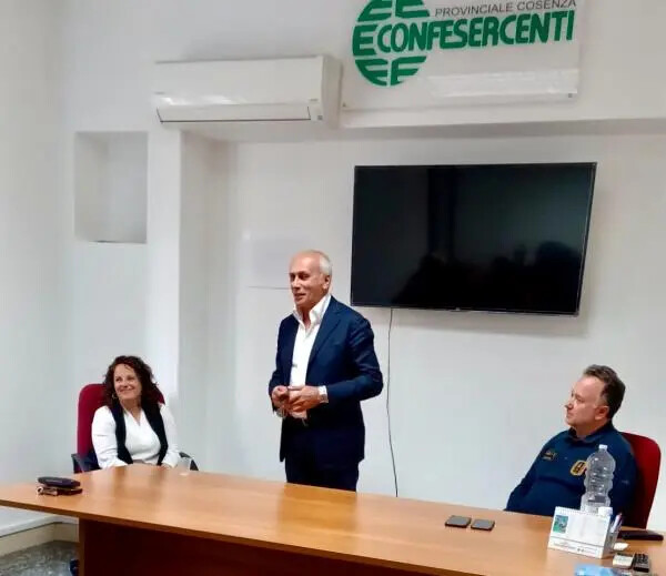images Cosenza, intitolata alla memoria di Dino De Santo la sala conferenze di Confesercenti
