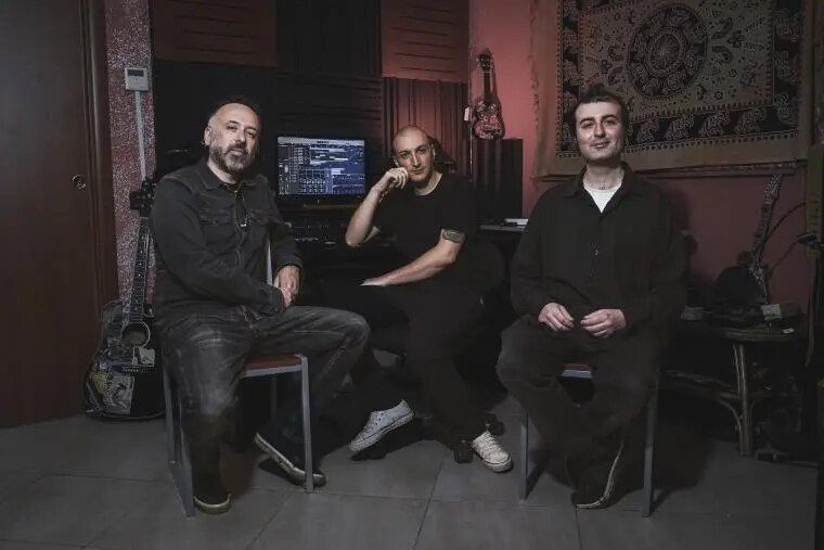 images Il trio calabrese 'Mixed Feelings' svela il nuovo EP "Fasi", trilogia sonora di alternative rock con sfumature shoegaze e dreampop