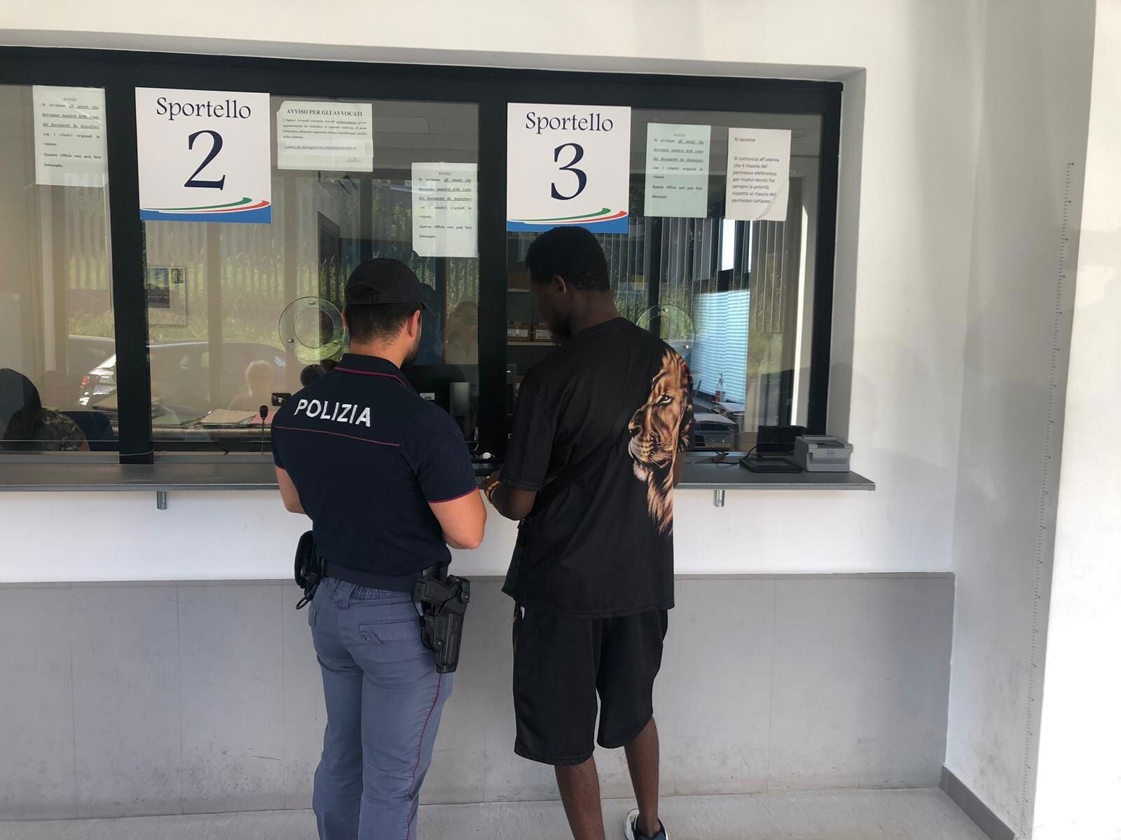 Scafista già condannato: il questore di Catanzaro lo rimpatria images Scafista già condannato: il questore di Catanzaro lo rimpatria